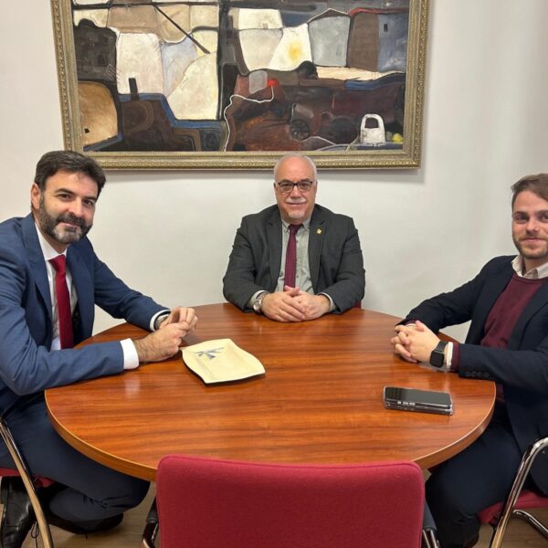 Encuentro entre el Alcalde de Manzanares y Miguel Ángel Díaz Brazales para Discutir Asuntos Económicos y Laborales