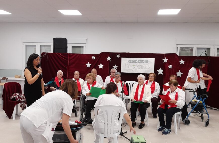 La Residencia ‘Los Jardines’ Celebra la Fiesta de la Familia con la Participación del Alcalde de Manzanares, Julián Nieva