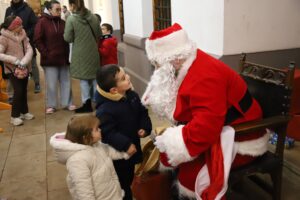 Papá Noel llega a Manzanares para recolectar personalmente las cartas de los niños y niñas: horarios y detalles