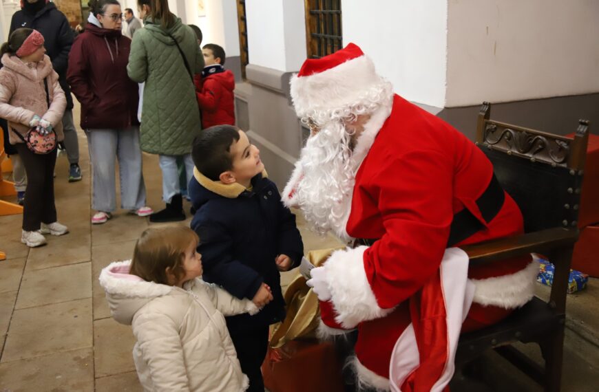 Papá Noel llega a Manzanares para recolectar personalmente las cartas de los niños y niñas: horarios y detalles