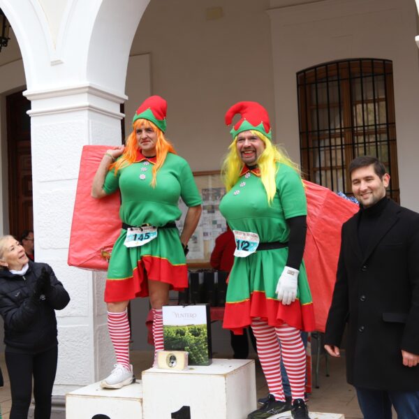 Récord de Asistencia y Premios en una Mañana de Running Llena de Diversión en la Carrera de Navidad
