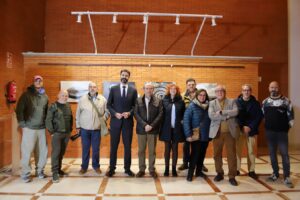 «Viaje a…»: La Nueva Exposición de la Asociación Fotográfica Manzanares que Celebra el Poder Expresivo del Blanco y Negro