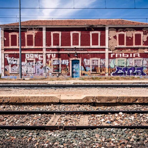 José Andrés Gallardo presenta Instantes en el tiempo en Manzanares, un viaje fotográfico por la memoria y los espacios olvidados