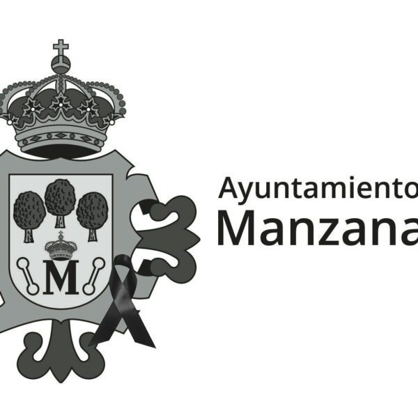 Conmemoración a Mediodía: Minuto de Silencio en la Plaza de Constitución de Manzanares Convocado por el Ayuntamiento