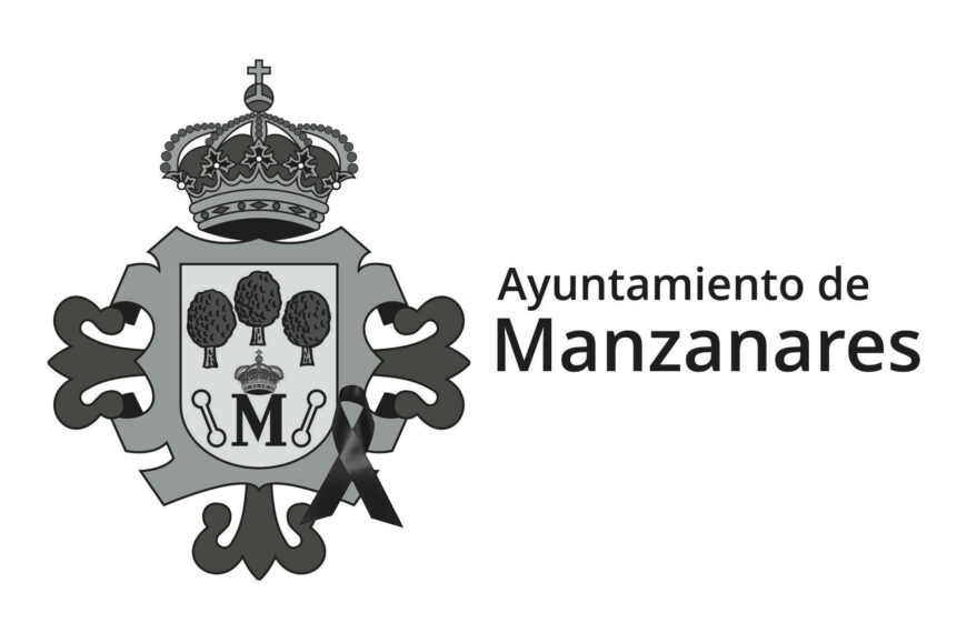Conmemoración a Mediodía: Minuto de Silencio en la Plaza de Constitución de Manzanares Convocado por el Ayuntamiento