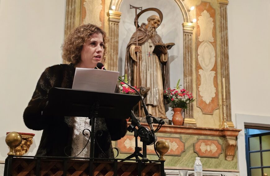 Manzanares marca el inicio del ciclo de Santos Viejos con la celebración de San Antón y el pregón de África Crespo