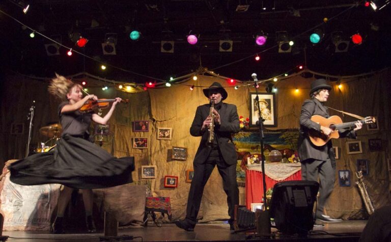 #AgendaCultural: Este jueves se realizará el precarnaval ‘El Funeral’ de Che y Moche en el Gran Teatro, señala el área de Cultura Manzanares