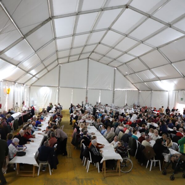 Cerca de 500 Mayores Celebran el Carnaval en ‘La Pérgola’ con Fiestas y Chocolatada Anual