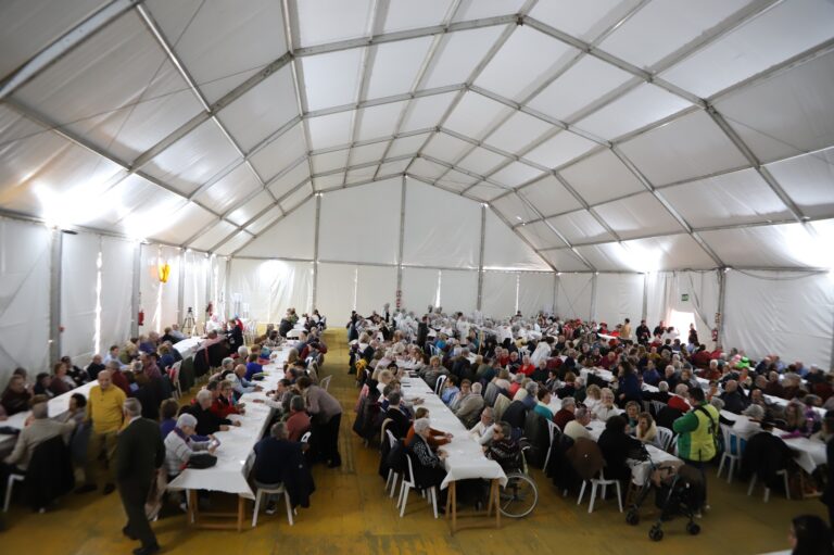 Cerca de 500 Mayores Celebran el Carnaval en ‘La Pérgola’ con Fiestas y Chocolatada Anual