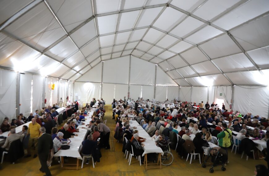 Cerca de 500 Mayores Celebran el Carnaval en ‘La Pérgola’ con Fiestas y Chocolatada Anual