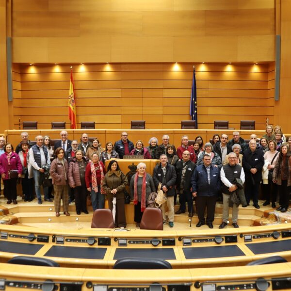 El programa ‘Segunda Juventud’ : 500 personas participan en las visitas al Senado, bajo la guía de Julián Nieva