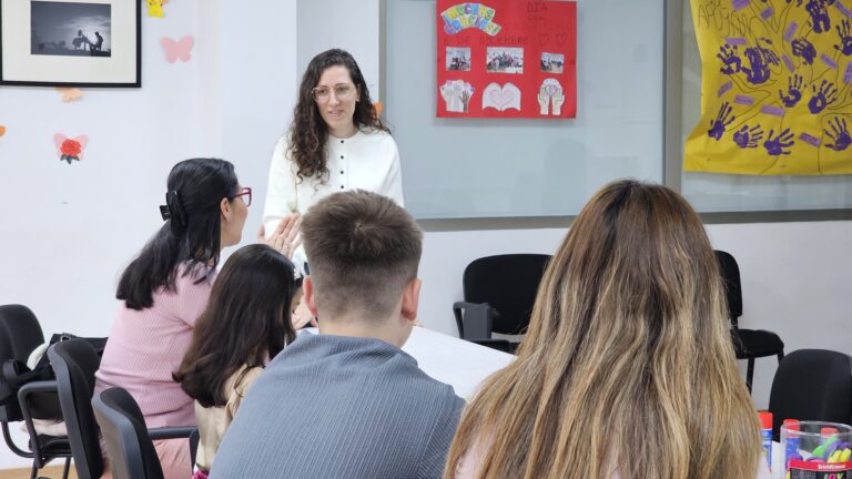 En su 40º Aniversario, los Servicios Sociales del Ayuntamiento de Manzanares destacan en la campaña ’12 meses, 12 compromisos’, con la colaboración de Laura Donoso