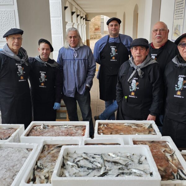 La Plaza de la Constitución se Prepara para la Gran Sardinada de Carnaval: Se Esperan Repartir 120 Kilos de Sardinas este Miércoles de 11:00 a 14:00 Horas