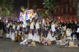 ‘Los Perchas’ de Mota del Cuervo se coronan nuevamente en el 34º Concurso Regional de Comparsas y Carrozas con una asombrosa recreación de…