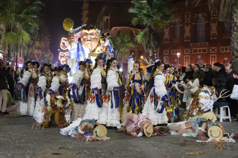 ‘Los Perchas’ de Mota del Cuervo se coronan nuevamente en el 34º Concurso Regional de Comparsas y Carrozas con una asombrosa recreación de…