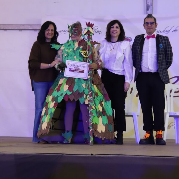 Prado Zúñiga y Gemma de la Fuente entregan los premios del XXXVIII concurso en una ceremonia celebrada en la carpa