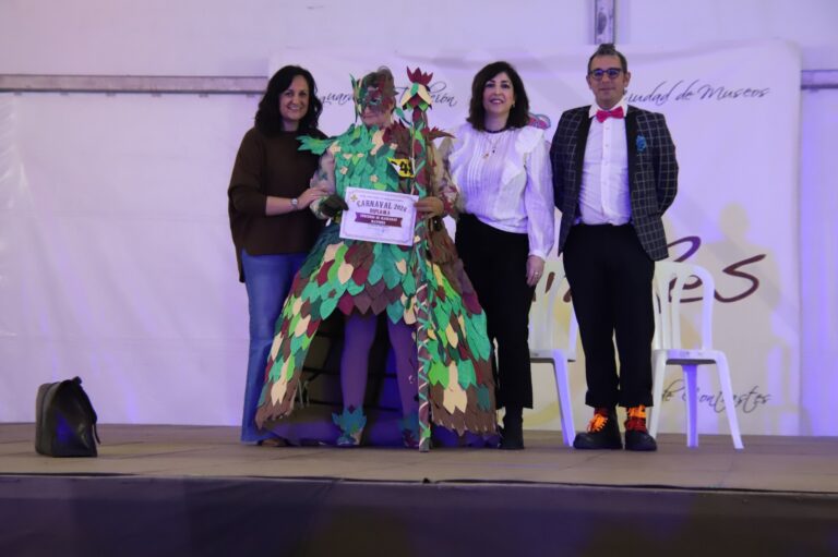 Prado Zúñiga y Gemma de la Fuente entregan los premios del XXXVIII concurso en una ceremonia celebrada en la carpa