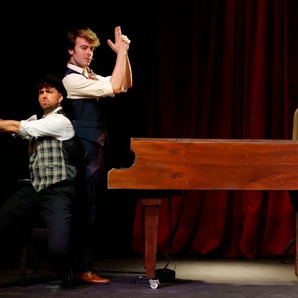 Teatro Musical ‘Asesinato para dos’ y Trío de Sesiones de Cine Destacan en la Agenda Cultural de Manzanares este Sábado