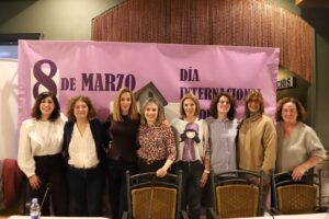 Carmen Mazuecos, Maica Crespo y Nerea Blasco debaten sobre el papel de la mujer en el deporte en un café-tertulia
