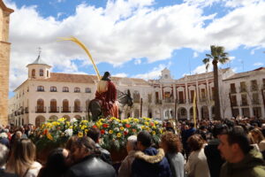 Junta Cofradías Manzanares anima a la población a experimentar la Semana Santa con fervor religioso: Espectacular desfile de ‘La Borriquilla’ en las calles de Manzanares