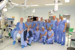 La Gerencia de Tomelloso mejora su capacidad quirúrgica con el primer implante de conducción ósea por pérdida auditiva