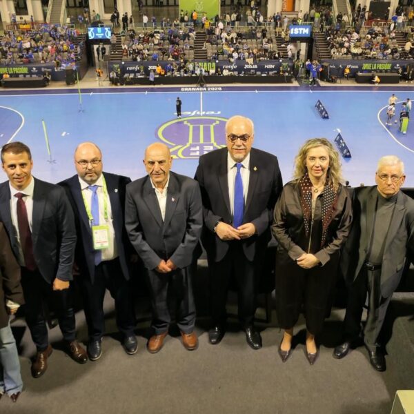 Manzanares Fútbol Sala no consigue el resultado esperado, pero el alcalde Julián Nieva expresa orgullo y agradecimiento a su afición