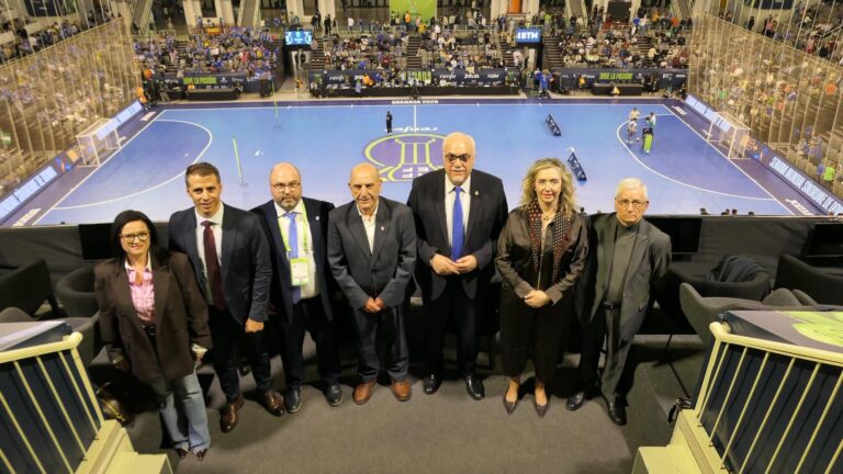 Manzanares Fútbol Sala no consigue el resultado esperado, pero el alcalde Julián Nieva expresa orgullo y agradecimiento a su afición