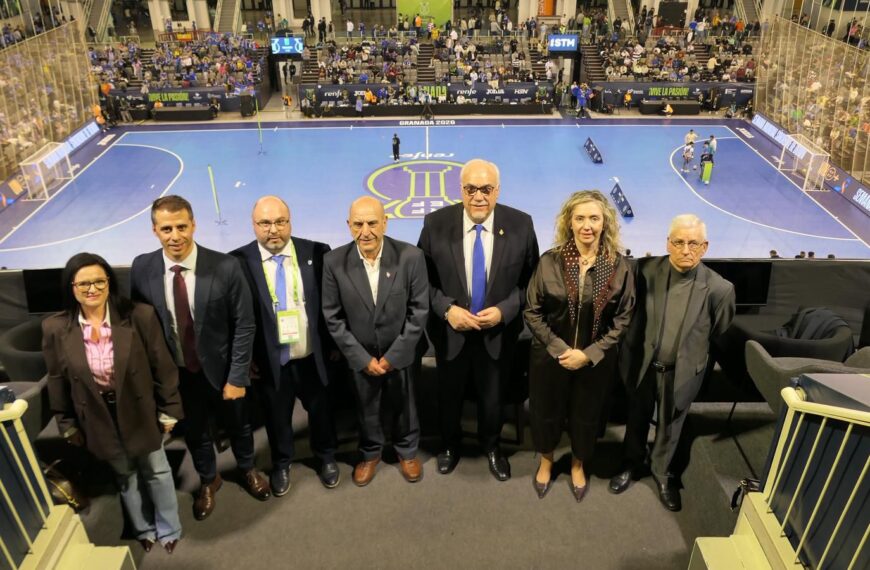 Manzanares Fútbol Sala no consigue el resultado esperado, pero el alcalde Julián Nieva expresa orgullo y agradecimiento a su afición