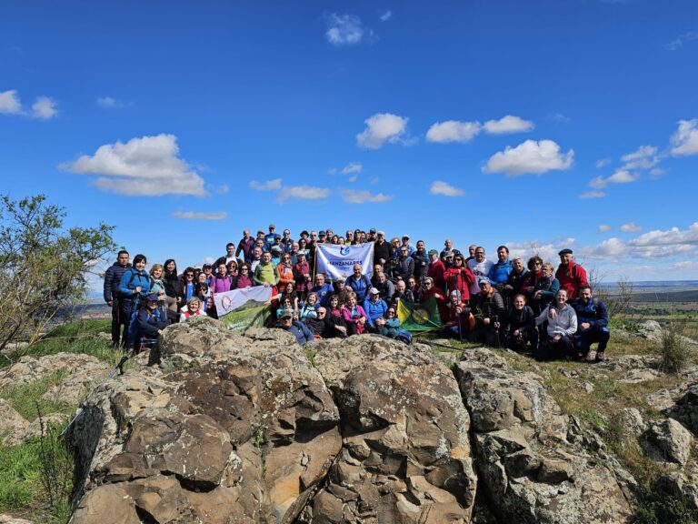 Manzanares celebra con alta participación en ruta senderista su reconocimiento gracias a ‘La Mesnera’ y el Ayuntamiento