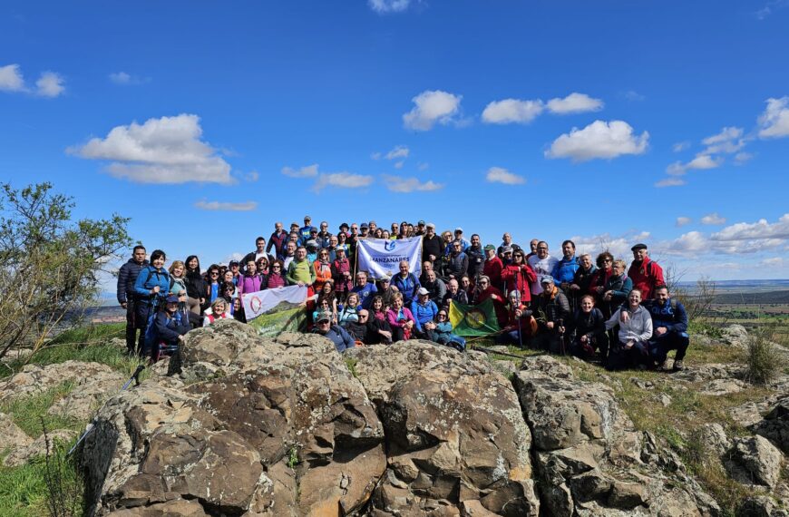 Manzanares celebra con alta participación en ruta senderista su reconocimiento gracias a ‘La Mesnera’ y el Ayuntamiento