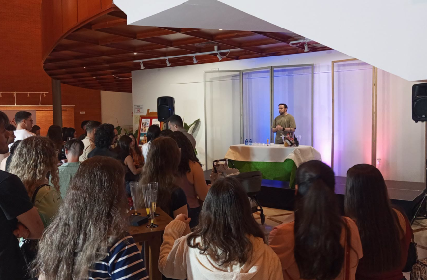 Asistencia Masiva y Entusiasmo en las XIII Jornadas ‘Alma del Vino’ destacando el Taller de Coctelería