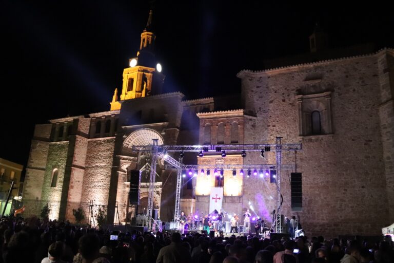 Celtas Cortos Celebra su Gira de 40 Aniversario en la Plaza de Manzanares el 9 de Mayo, Según Anuncia Julián Nieva