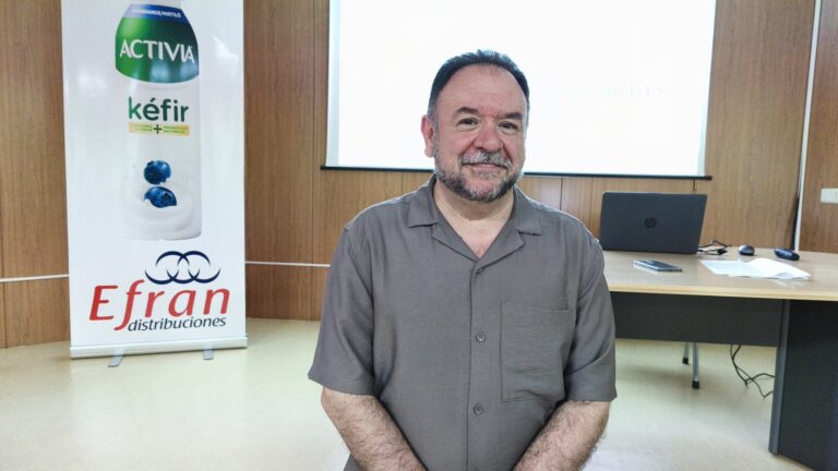 La Microbiota: Un Universo Invisible Esencial para la Salud Humana – Charla de Divulgación con Juan López en la Biblioteca Lope de Vega