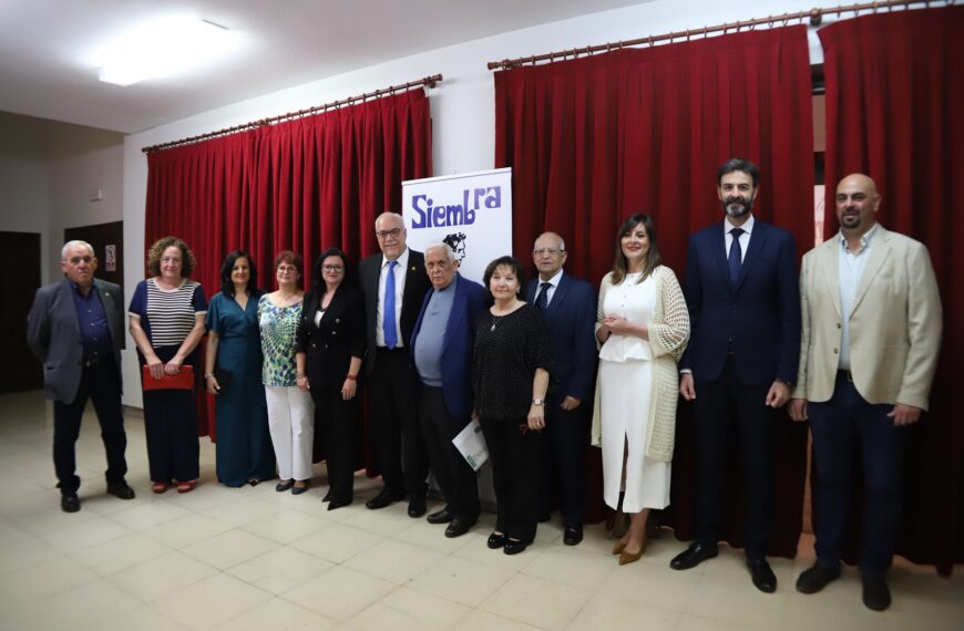 Revista Si celebra 40 años de galardonar a Don Jerónimo y Folk AIRÉN: Reciben el Sembrador 2026 en emotiva gala