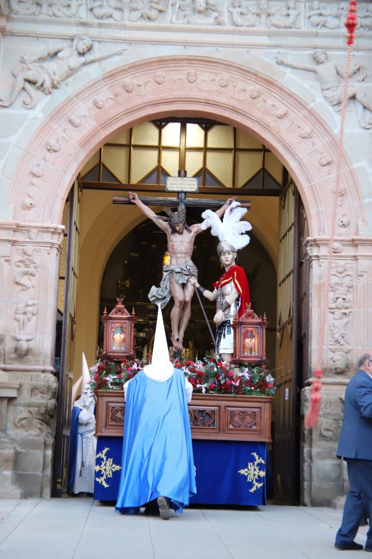 Travesía Divina: La Procesión del Calvario de Cristo en el Viernes Santo