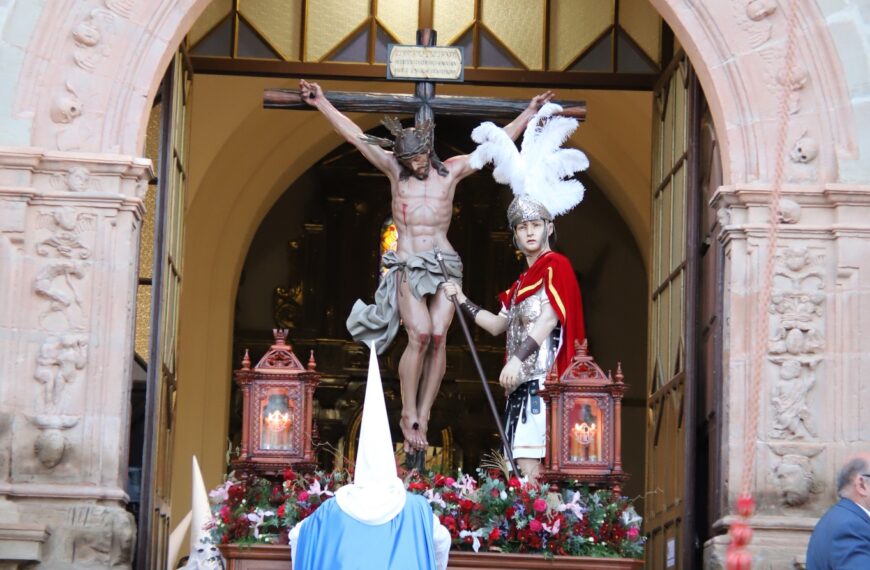 Travesía Divina: La Procesión del Calvario de Cristo en el Viernes Santo
