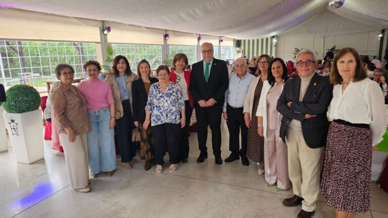 Unidos en Solidaridad: Ciudadanía y Alcalde Julián Nieva Conmemoran la Comida Anual de AECC Manzanares
