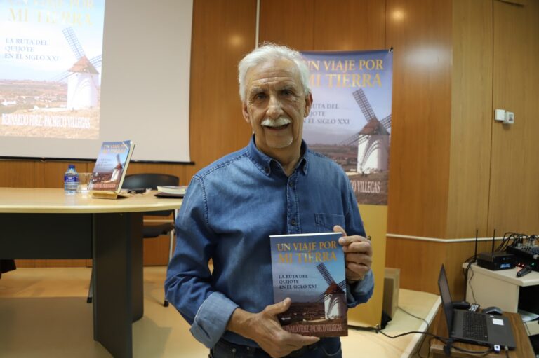 Bernardo Fernández-Pacheco Invita a Recorrer la Ruta de Quijote en su Presentación de ‘Un Viaje por mi Tierra’ en Manzanares
