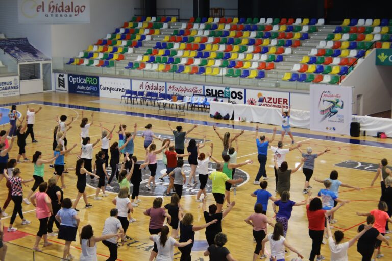 Clausura de las Escuelas Deportivas Municipales: Más de 500 Adultos Participan en Clase Magistral en el Manzanares Arena