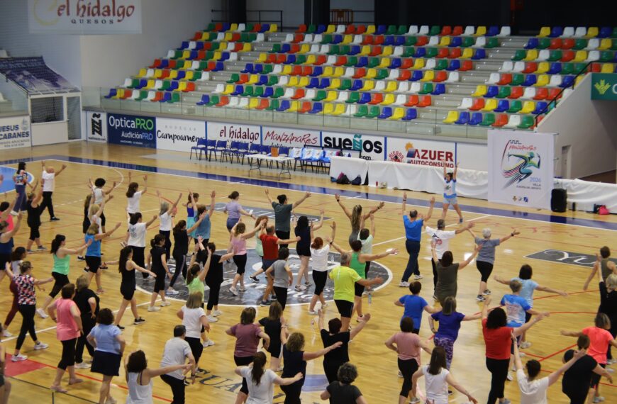 Clausura de las Escuelas Deportivas Municipales: Más de 500 Adultos Participan en Clase Magistral en el Manzanares Arena