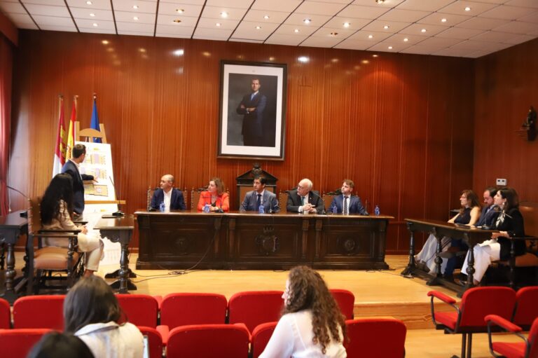 Desvelado Proyecto de la Oficina Emplea de Manzanares por el Vicepresidente Segundo del Gobierno Regional y la Consejera de Economía