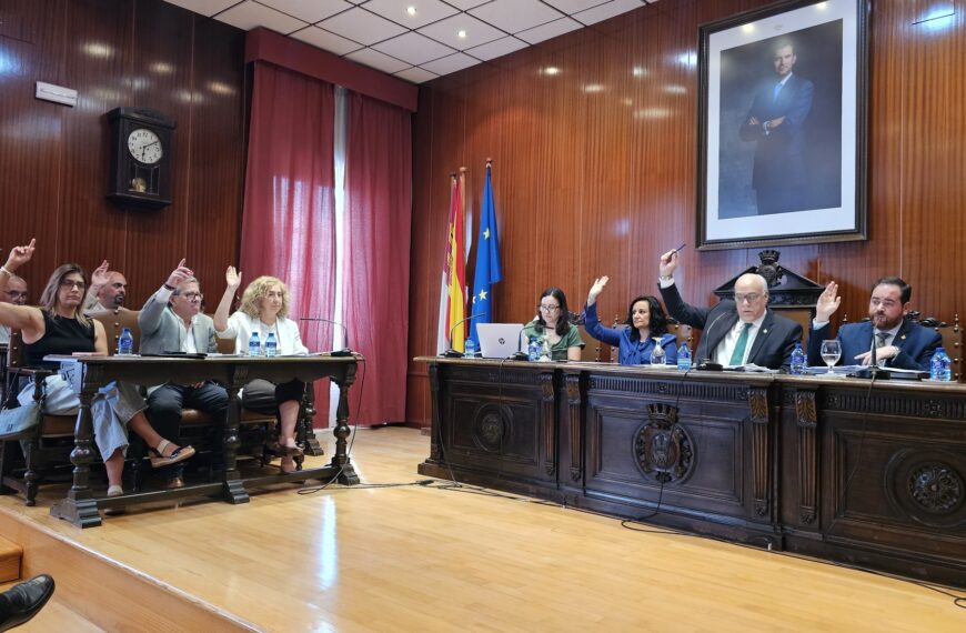 El Alcalde Julián Nieva Defiende Firmemente el Proyecto AVE Madrid-Jaén por Manzanares en el Pleno y Exige Cumplimiento de Compromisos de Inversión