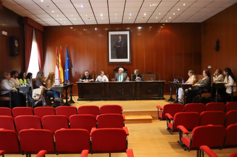 El Alcalde Julián Nieva encabeza la nueva Mesa de Salud Intersectorial de Manzanares para mejorar el bienestar ciudadano