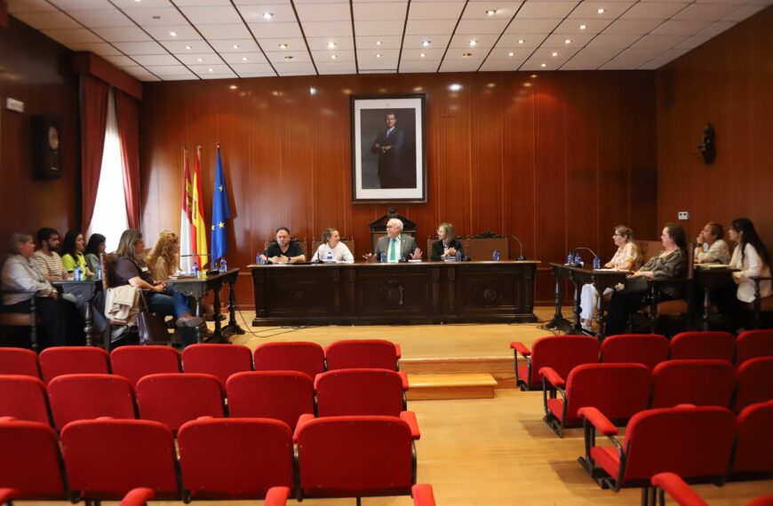 El Alcalde Julián Nieva encabeza la nueva Mesa de Salud Intersectorial de Manzanares para mejorar el bienestar ciudadano
