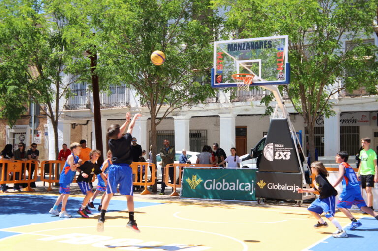 El Circuito Regional 3×3 de Globalcaja Atrae a 200 Participantes, Generando Enorme Entusiasmo en la Plaza de la Constitución