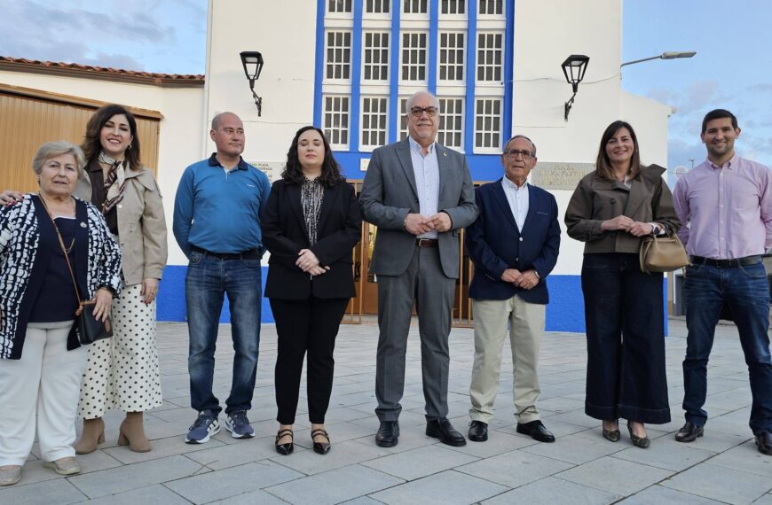 El inicio festivo lleno de nostalgia en el barrio de la Divina Pastora de la mano de Alberto Torrijos