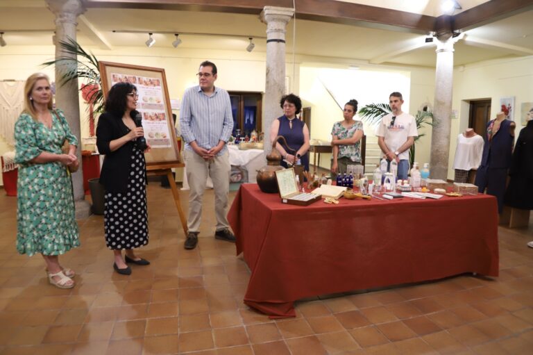 Inaugurada la Exposición de Clausura del Curso 2025-26 en la Universidad Popular de Manzanares