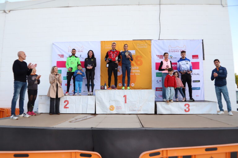 Ismael García y Carmen Mazuecos coronados Rey y Reina de la histórica 10K Manzanares 2026: Un hito para los atletas locales