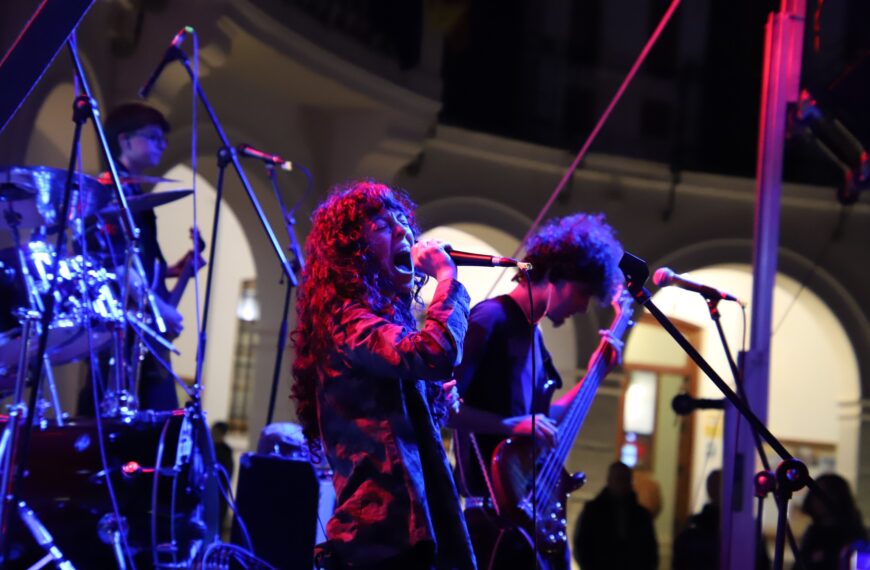 Los Ripped Throats Encienden la Plaza de la Constitución con sus Éxitos Musicales en Primer Concierto