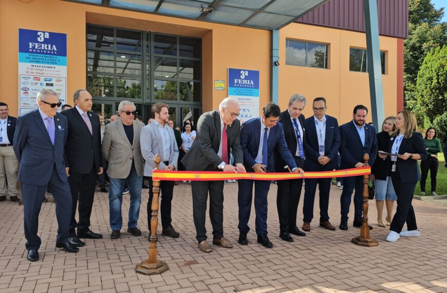 Manzanares se Convirtió en el Núcleo de la Hostelería Durante la III Feria Regional de Proveedores de Efran Distribuciones, Inaugurada por José Manuel Caballero